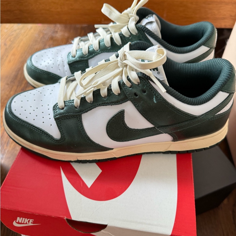 Nike women’s vintage dunk sneaker